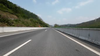 日常生活,配音,车讯,卡车,树木,全景