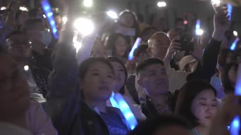 宣发/花絮,夜景,歌曲演唱,演唱会,衣服,全景