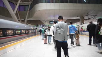 旅拍风景,配音,知识,公共汽车,衣服,火车站,全景