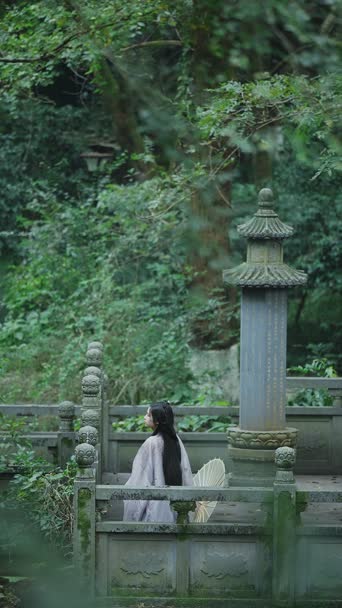 美女帅哥,美景,树木,植物,衣服,全景