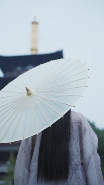美女帅哥,配音,养生健康,伞,衣服,古塔,全景