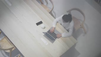 配音,衣服,全景