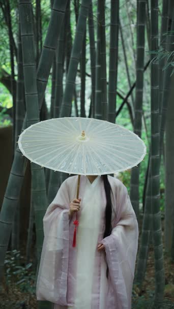 美女帅哥,配音,伞,衣服,树木,全景