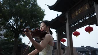 乐器演奏,连续剧,影视,衣服,树木,植物,弹小提琴