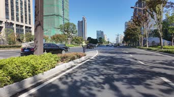 日常生活,vlog,树木,高楼,公共汽车,隧道,全景