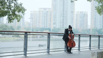 乐器演奏,配音,知识,衣服,树木,全景