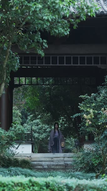 美女帅哥,配音,树木,植物,衣服,全景