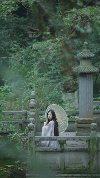 美女帅哥,配音,树木,衣服,植物,全景